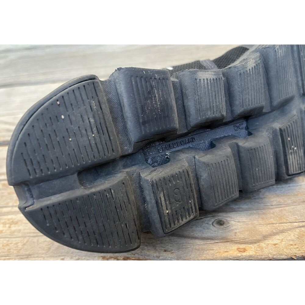 On Running Cloud Waterproof Women's Running Shoes - Black - Picture 9 of 10